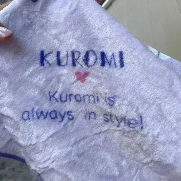 Carry Pillow Zip Out 3x5" Blanket KUROMI travel CUTE
Portable hand bag purple - Picture 8 of 10